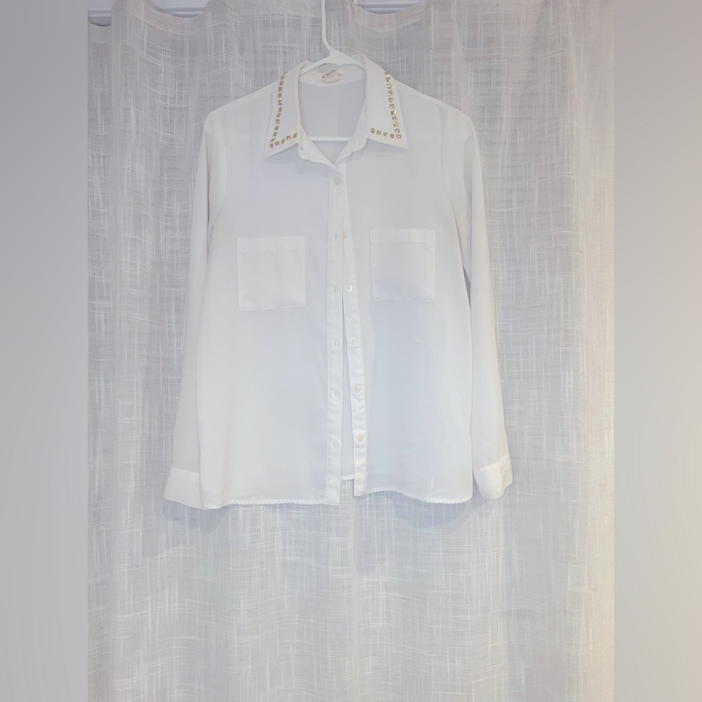 White button down blouse with gold studs